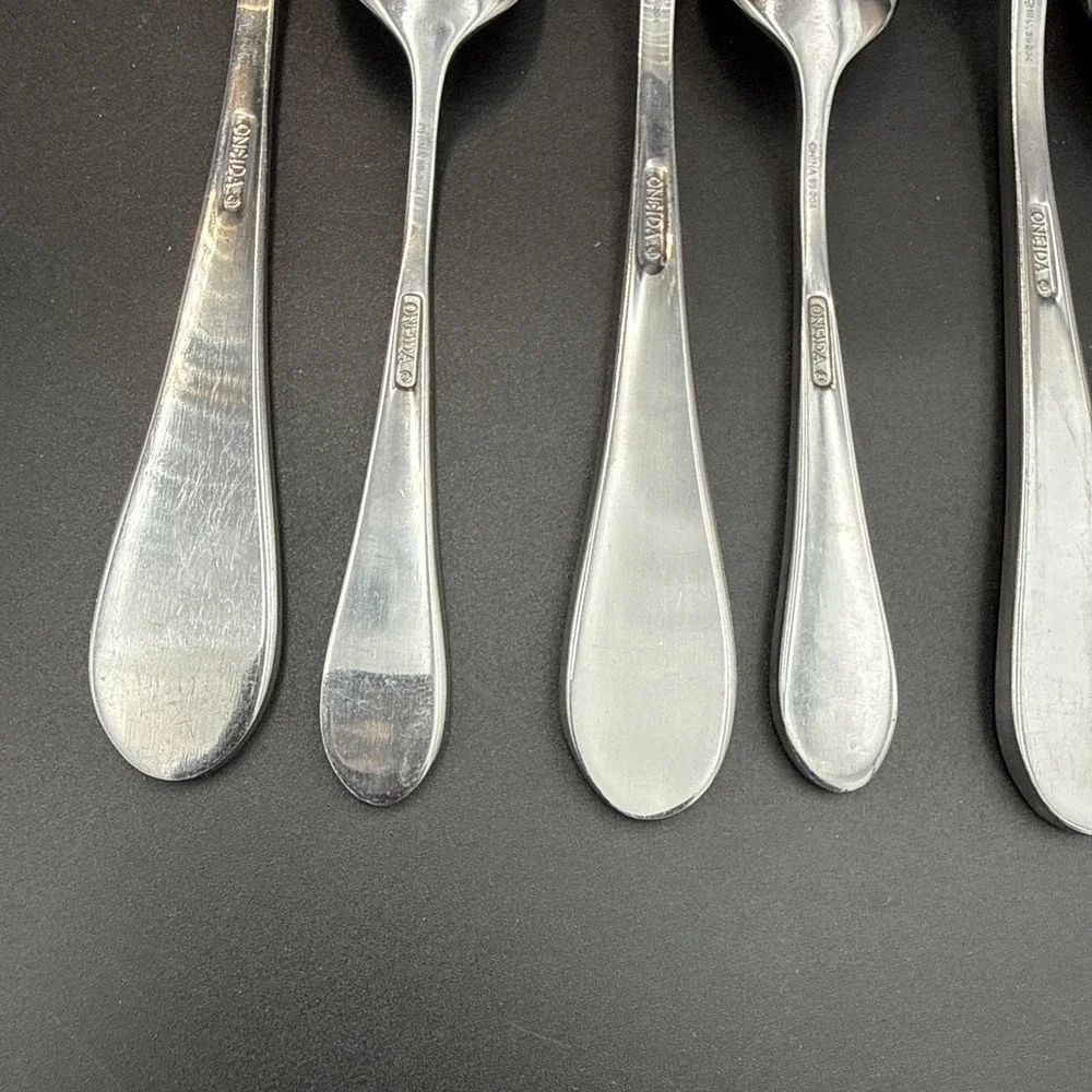 7 Piece Lot Oneida Icarus Glossy Stainless 4 Place Spoons 3 Teaspoons